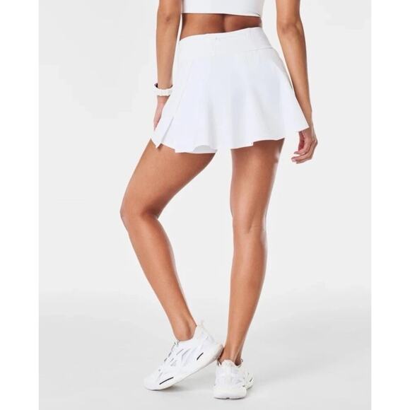 SPANX- Get Moving 14" Skort White Athletic Golf Pickleball Tennis Outdoors M - Picture 1 of 6